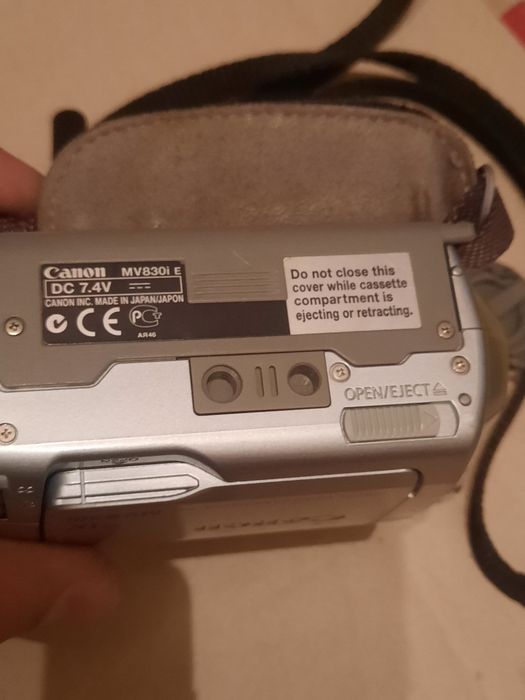 Продам відеокамеру  Canon MV830i