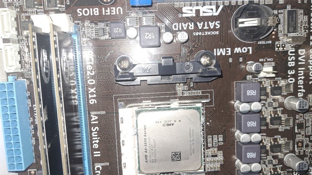 Комплект. Мать + Процессор + ОЗУ (Socket FM1, 4 ядра, Графика)