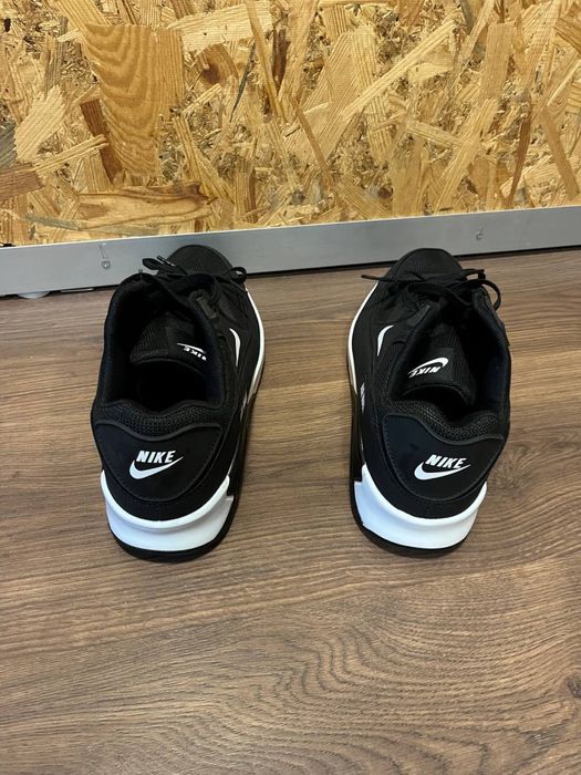 Продам кроссовки Nike
