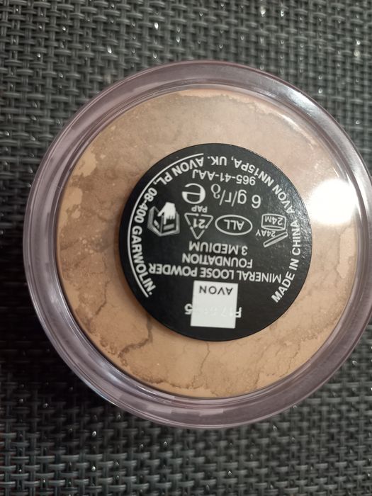 Puder mineralny Medium 6g Avon