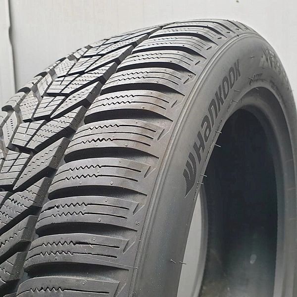 1X Hankook Winter Icept Evo3 X 235/50/19/103V Xl