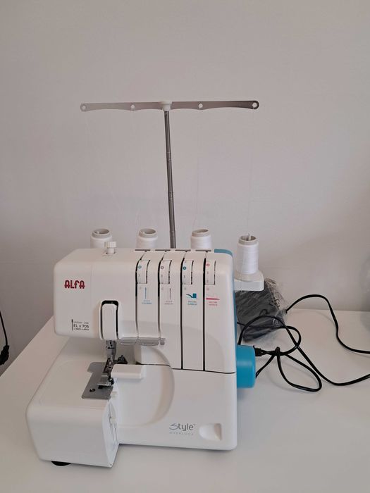 Máquina de costura Overlock - ALFA STYLE PLUS 8711- corte e cose