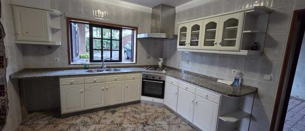 Cozinha (móveis, banca, pio e placa de fogão)