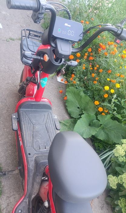 Електроскутер електровелосипед