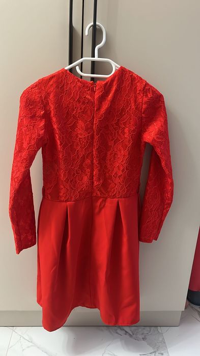 Нарядне плаття для дівчинки червоне