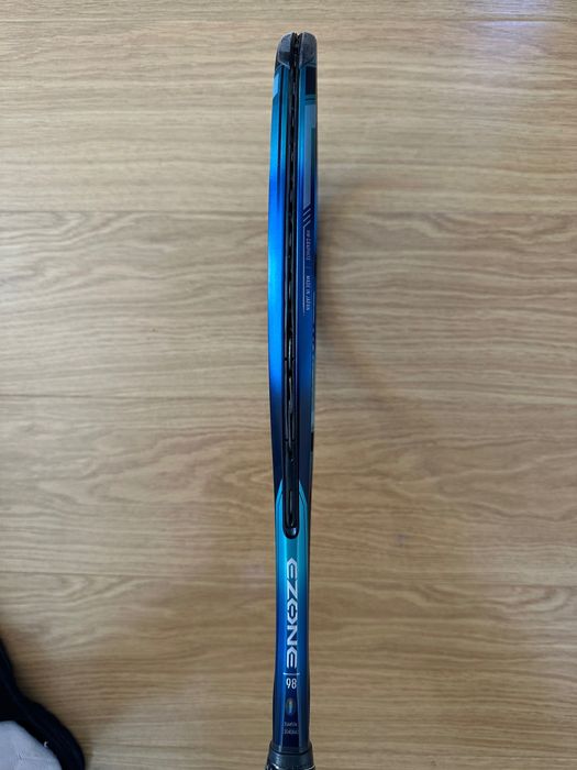 Yonex EZONE 305
