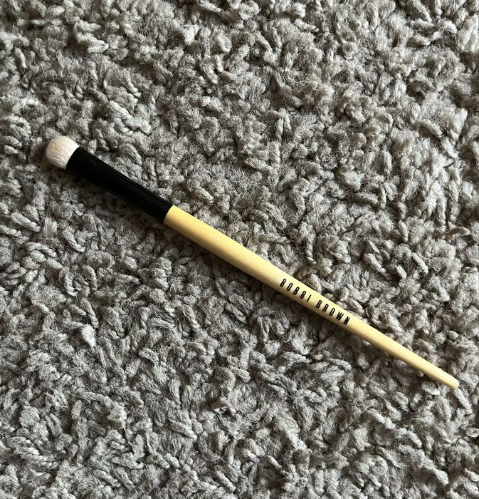 Bobbi Brown Touch Up pędzel do makijażu pędzelek