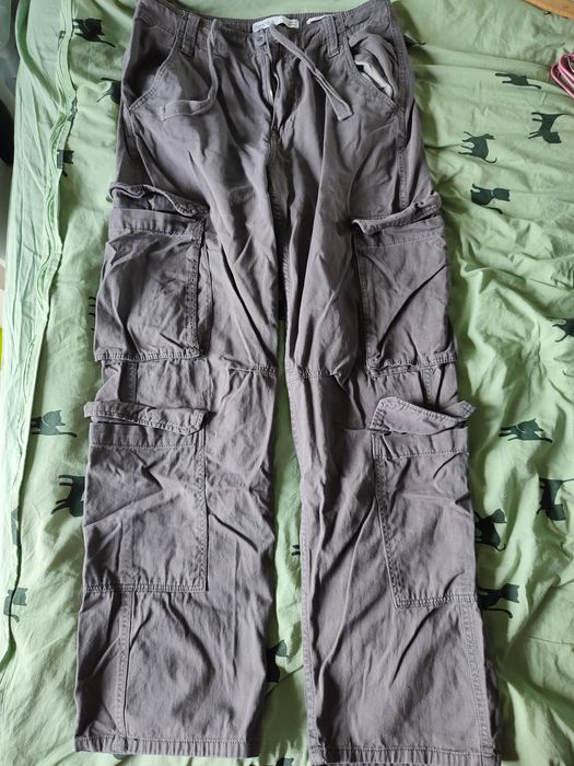 Szare spodnie cargo bershka