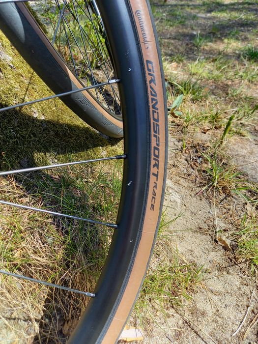 Koła szosowe 28" sztywna oś thru axle tarczowe