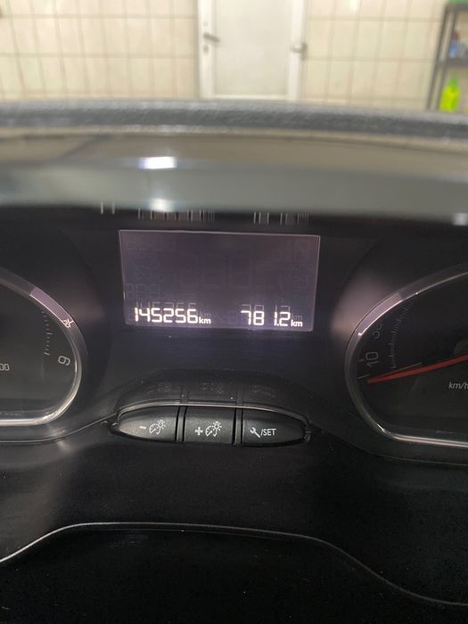 Авто Peugeot 208 2013 року