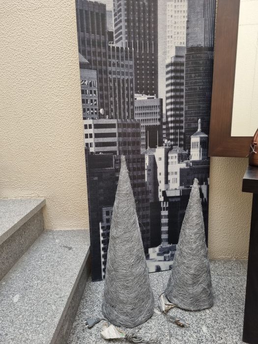 Conjunto  2 cones de arvore de natal  com luz