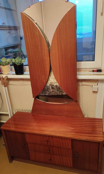 Трюмо Германия. Трельяж. Круглое зеркало. Косметический комод.