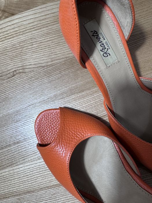 Босоніжки жіночі