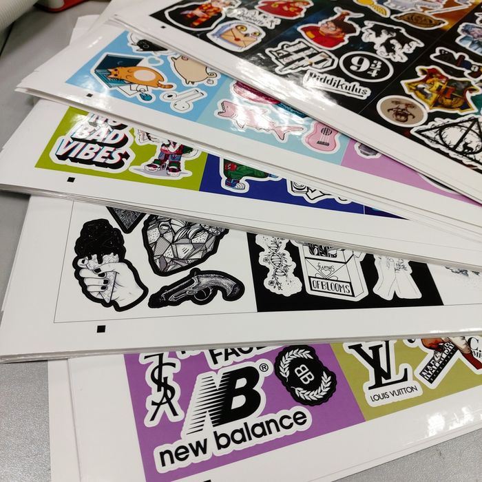 Полиграфия, услуги печати: Листовки Баннер, Оракал, Наклейки на стекло