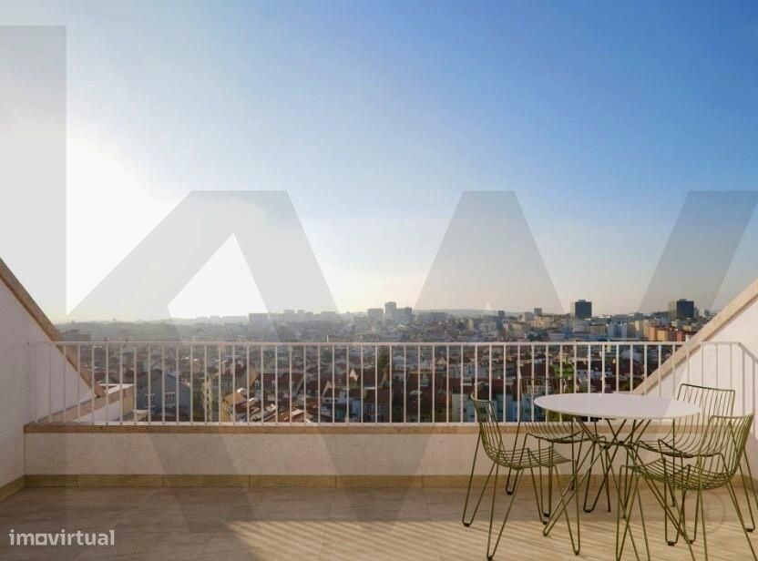 T2 com Jardim Privado, Piscina e Vista Deslumbrante