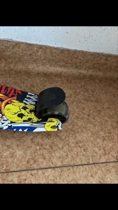 Hulajnoga trzykołowa