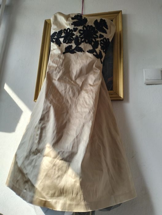 Gorsetowa z haftem cudowna 38