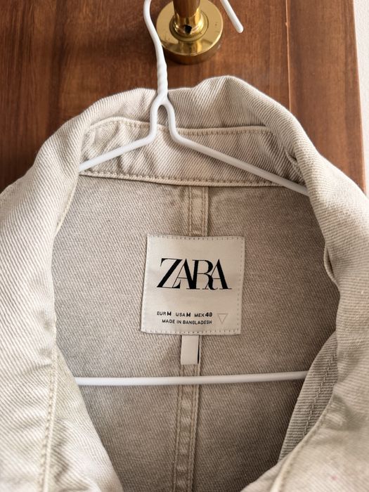 джинсовка Zara світлого кольору