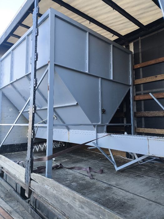 Zbiornik buforowy, podajnik trociny, zrębki