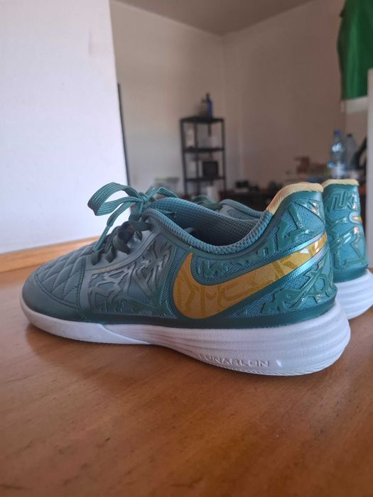 Vendo sapatilhas futsal gato II Nike