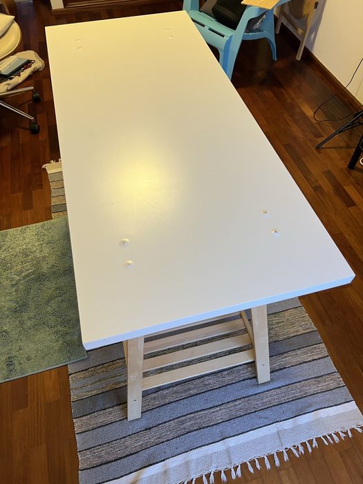 Secretária IKEA com cavalete– 140x60 cm