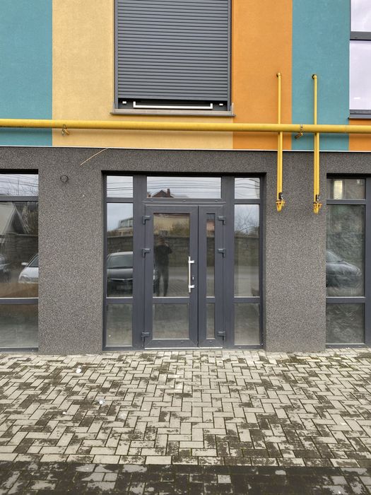 Оренда комерційного приміщення. Жк Краківський. Ремонт. Фасадний вхід