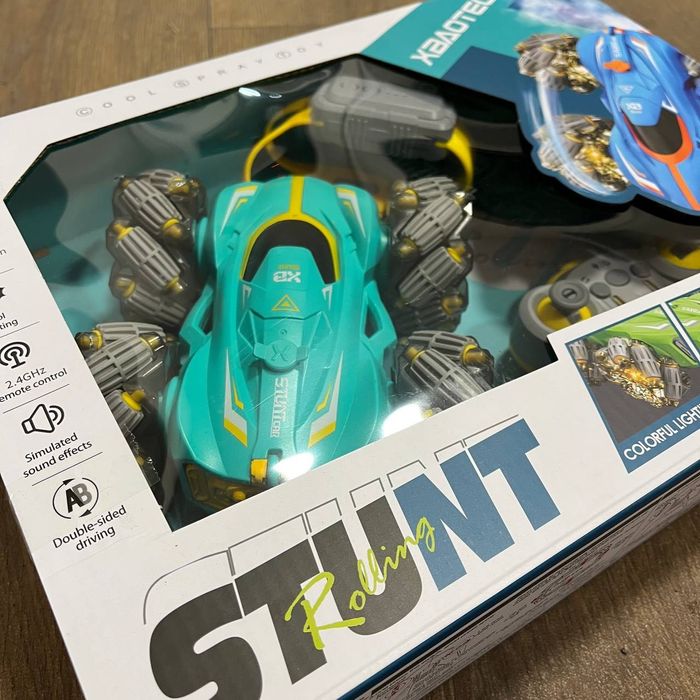 Машинка перевертня Stunt Car з браслетом на радіоуправлінні