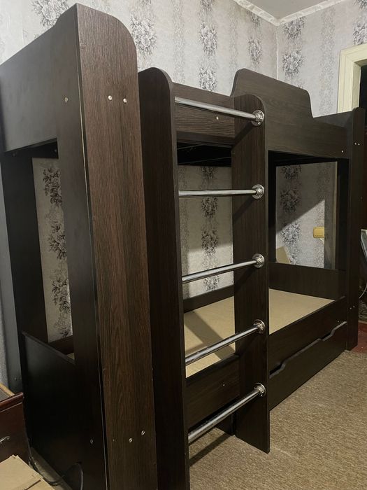 Продам двох ярусне ліжко в дуже хорошому стані