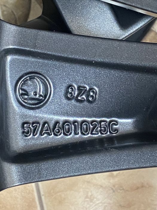 Диски R17 5/112  ET45  7.0J*17H2 , 8Z8 57A601025C