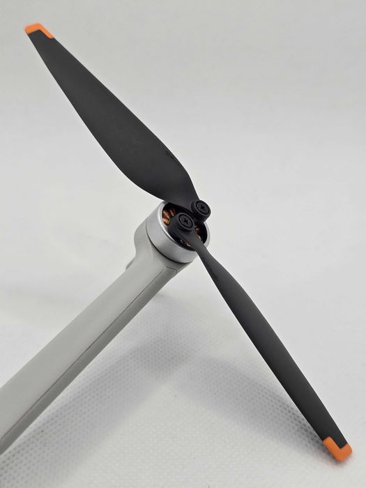 DJI Mini 3 – lewe przednie ramię | kompletne