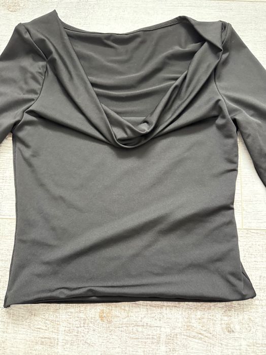 Нова чорна кофтинка з V-подібним вирізом розмір S