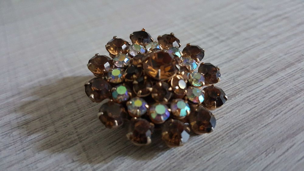 Broszka z okresu prl