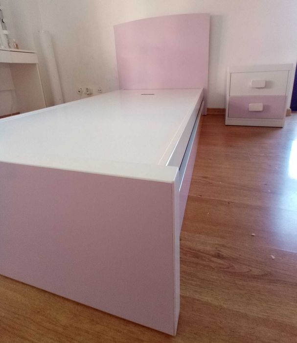 Cama solteiro Rosa- Ideal para quarto infantil