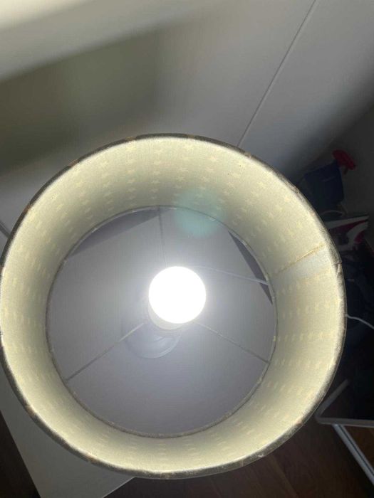 Candeeiro com Abajour Azul e Estrelas Brancas para Quarto de Criança