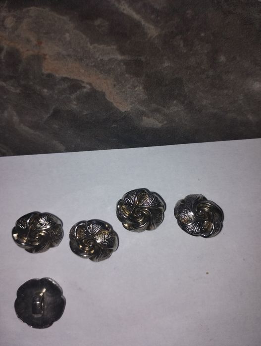 Guziczki -różyczki i inne