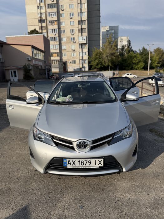Продам авто TOYOTA AURIS