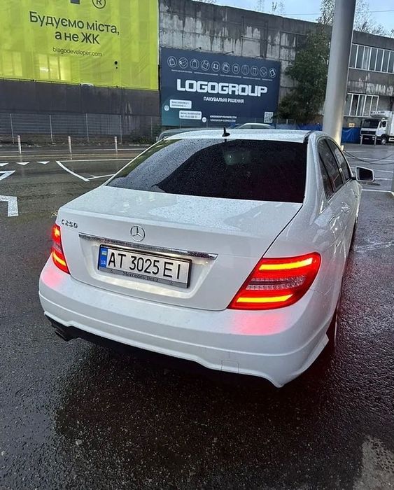 Продаж авто Mercedes-Benz