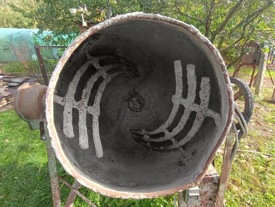 Solidna Betoniarka 250l