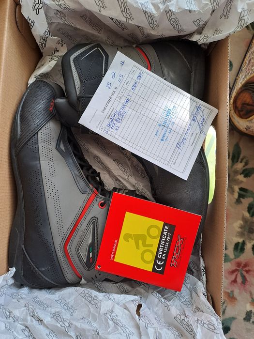 Мотоботы продам черные