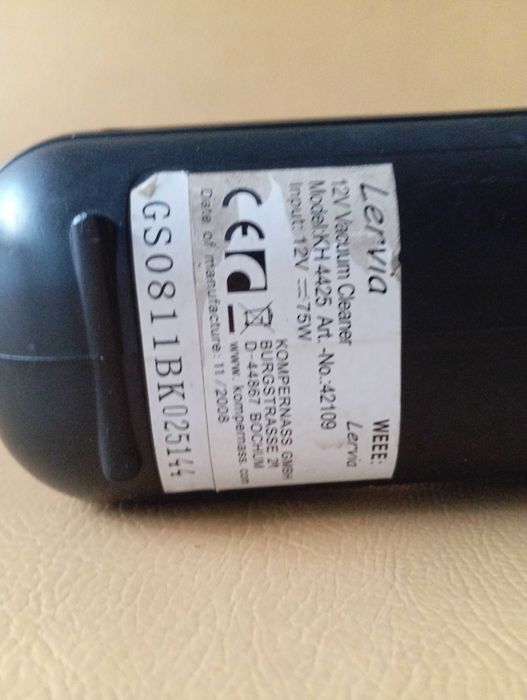 Aspirador de carro Lervia. Com marcas de uso, mas a funcionar.