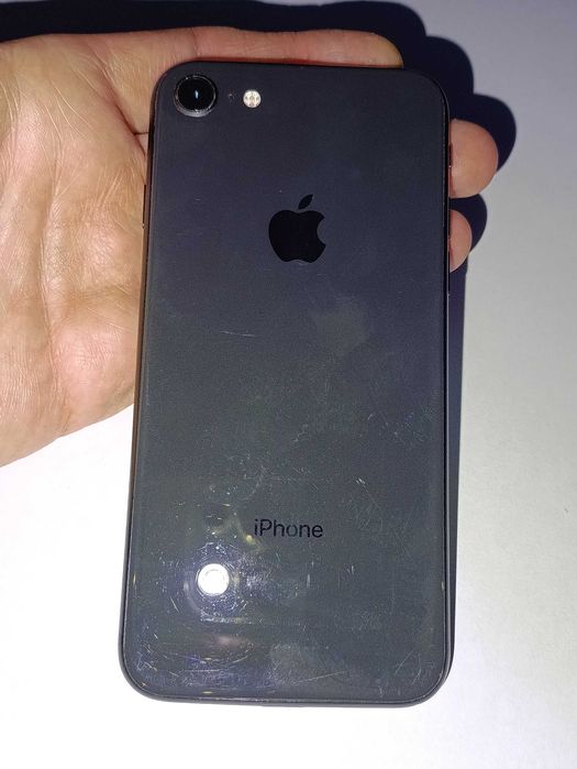 Телефон Apple iphone 8 256gb ( с недостатком )