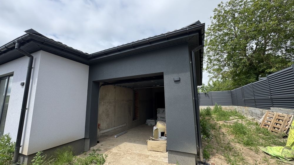 Одно поверховий чистовий будинок, підвал, гараж! Топова еколокація!