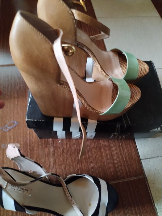 Продам новые босоножки