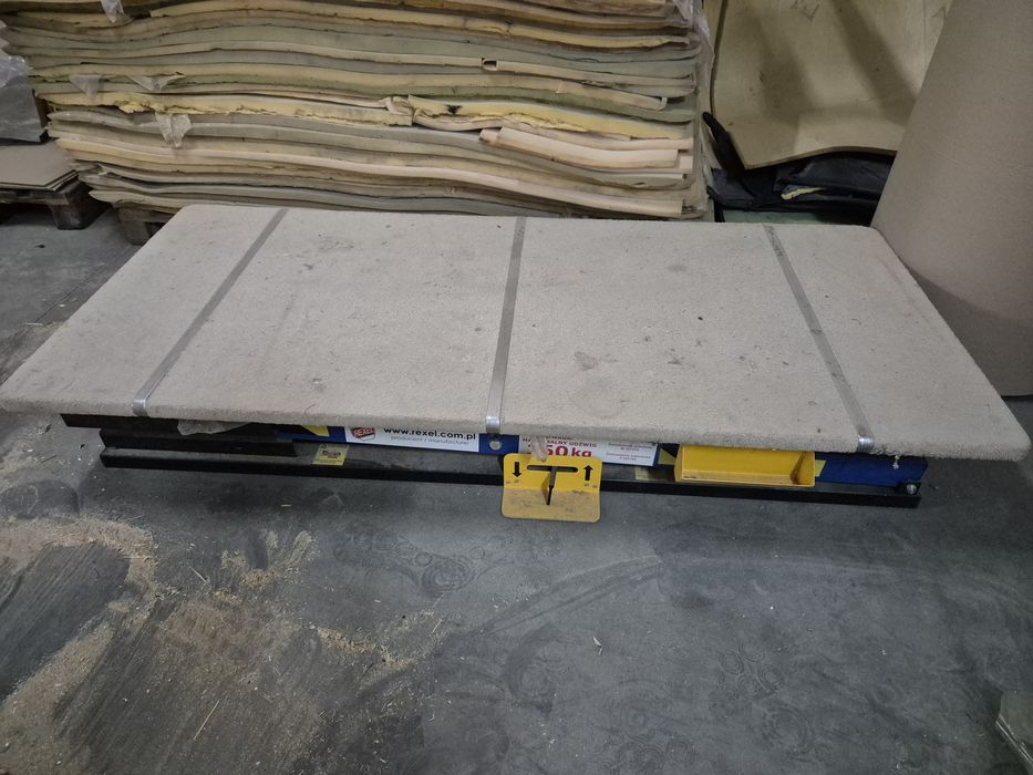 Pneumatyczny stół tapicerski