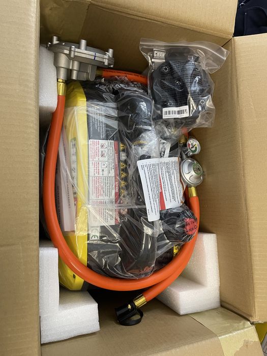 Генератор інверторний Champion 2.2квт газ/бензин