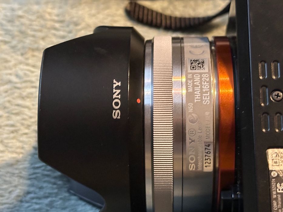 Obiektyw Sony SEL16F28
