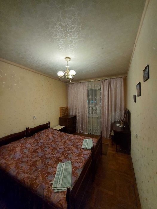 Посуточно 3 ком метро Левада! 900 грн