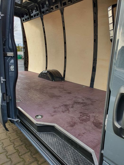 Zabudowa busa Iveco Daily 16m3, 18m3 podłoga, boki, nadkola MONTAŻ