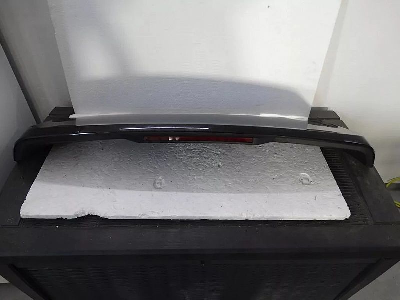 Spoiler lotka klapy światło stop Volvo XC40