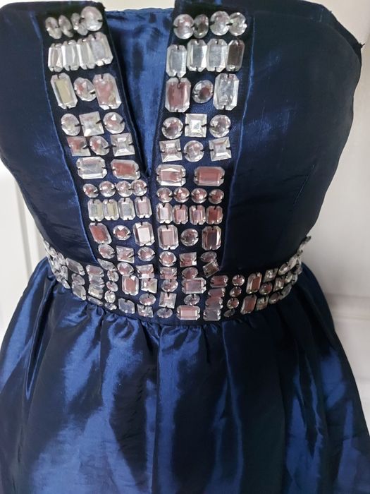 Sukienka z kryształkami r36